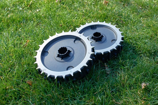 Punte In Acciaio Inox Per Robot Tosaerba Bosch Indego - Migliora La Trazione Su Erba Bagnata E Terreni Irregolari, Set Completo Con Viti E Ruote Fuoristrada 170mm