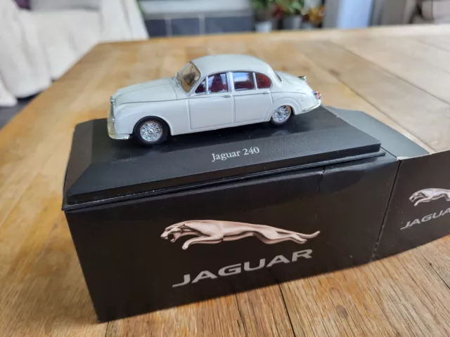 Atlas Editions Jaguar 240 White Car Model 1:43