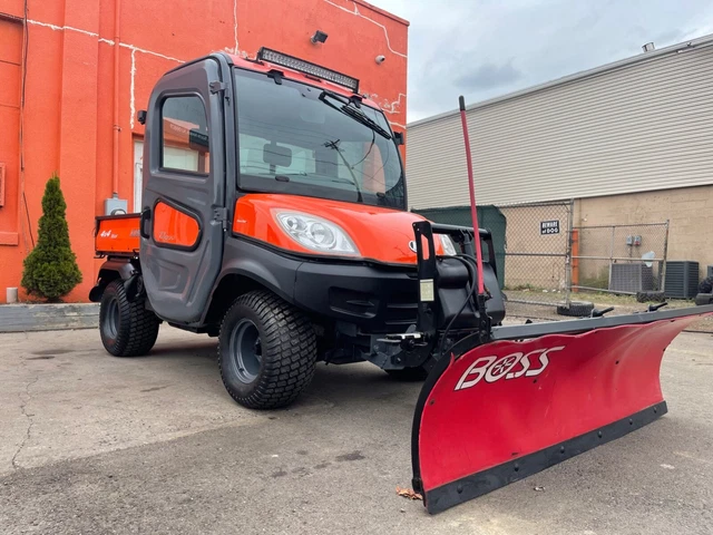 KUBOTA RTV 1100 HYDRO DUMP AC/HEAT PTO RADIO FULL HYDRO BOSS PLOW 307 Hr.