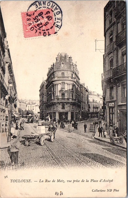 31 TOULOUSE - la rue de metz depuis la place d'Assezat.
