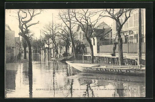 CPA Joinville-le-Pont, January 1910 Floods - The Submerged Avenue, Flooded