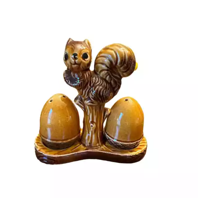 Capilano Vancouver Vntg. Salt & Pepper Shakers with Holder, Squirrel with Acorns