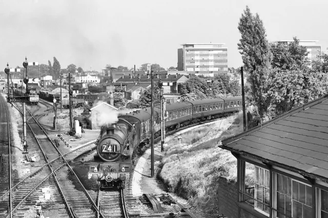 SLOUGH WEST RAILWAY JUNCTION, BERKSHIRE  1960s Loco; 7034  PHOTO 12 x 8 (A4)