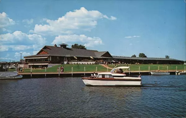 Oshkosh,WI The Pioneer Motel/Marina Winnebago County Wisconsin The L. L Cook Co.