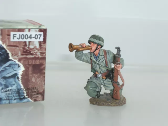 King And Country Fj004 German Fallschirmjager Paratrooper Bugler Holding Rifle