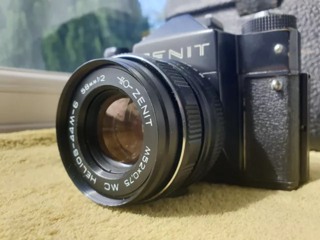 1980s Zenith TTL 35mm SLR Film Camera & Helios 44-M.. black.. USSR. 2