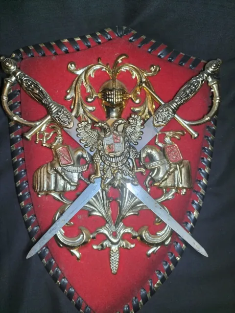 Blason Médiéval Deux Épées Croisé Vintage, Chevalier Et Écusson