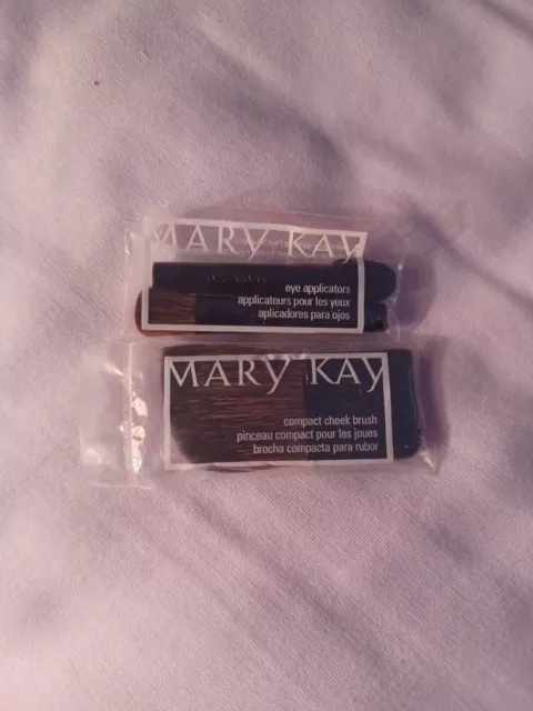 Mary Kay Compact Brushes Nip. Cheek/Blush & Eye Applicators/Brush And Sponge