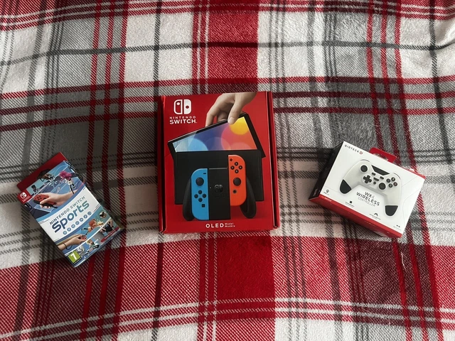 Bundle Nintendo Switch OLED  Neon Blue/Red - Excellent Condition