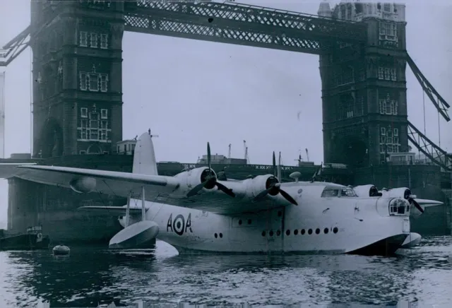 1954 Sunderland Flying Boat London Tower Bridge Press Photo