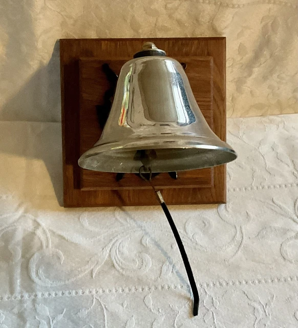 Messingglocke Schiffsglocke auf Holz , Zimmerglocke, Vintage, 60th