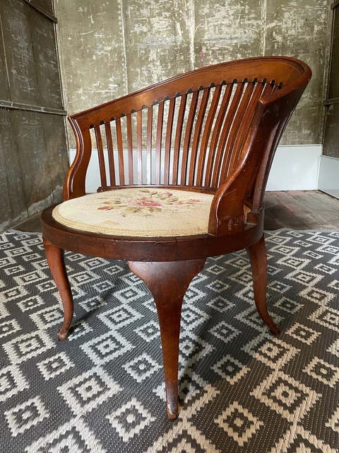W WALKER & Sons, Bunhill Row, London Beautiful Antique Chair