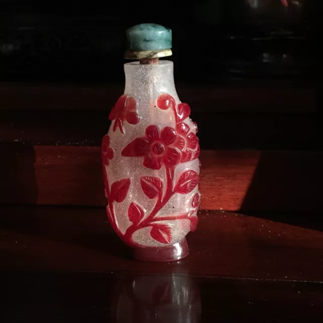 A Chinese Qing Dynasty Red-overlay glass snuff bottle 3