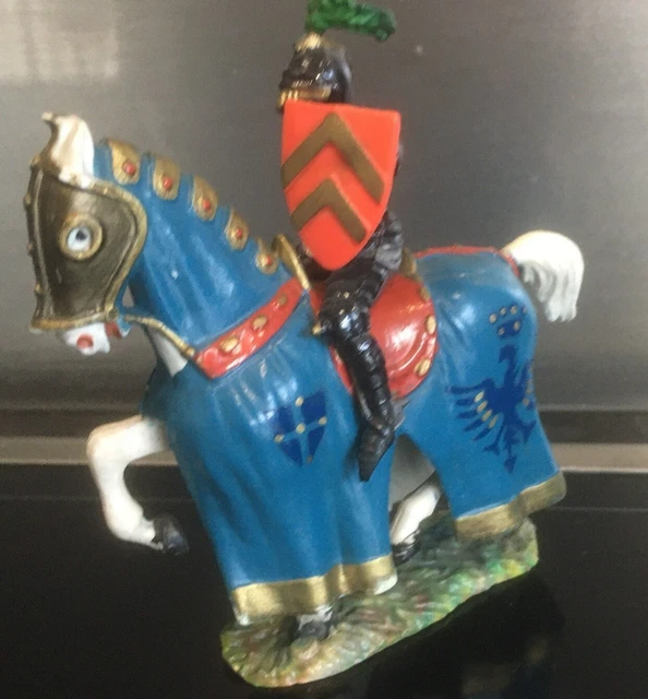 2 anciennes Figurines Starlux Chevalier Moyen Age