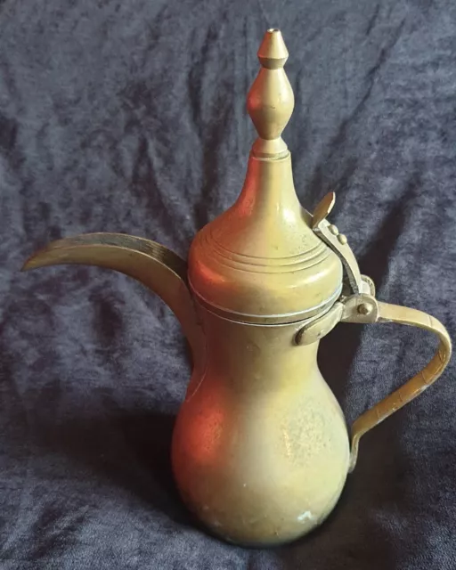 Vintage oriental Arabic Turkish tea / coffee pot Dallah brass