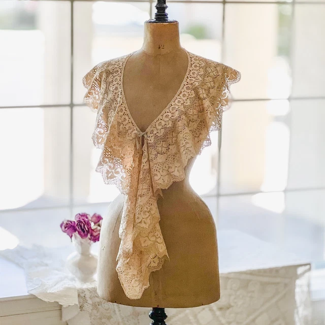 Exquisite Antique Silk Maltese Lace Capelet Exquisite Antique Silk Maltese Lace Capelet