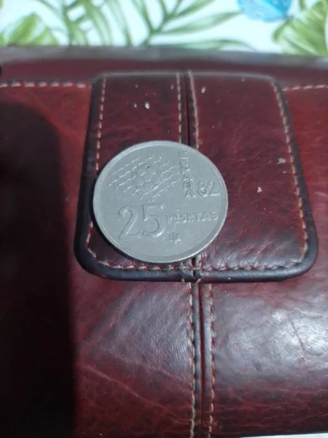 Una Moneda De 25 Pesetas Del 82