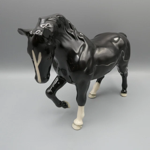 Figurine Cheval Beswick – Blanc Cassé, Vintage, Jambe Réparée (Angleterre)
