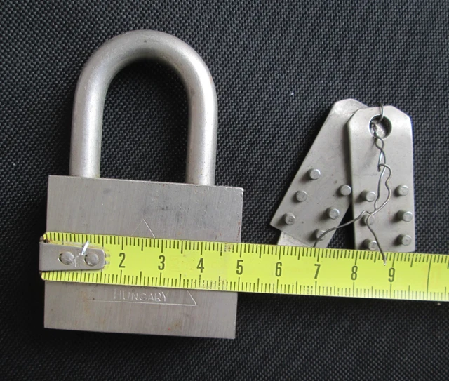 Vieux Cadenas En Fer Forgé Avec Sa Clé – Objet Ancien Rare