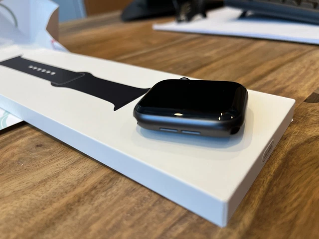 Apple Watch Series 5 44mm Aluminiumgehäuse, Sportarmband/Spacegrau (GPS & Cell)