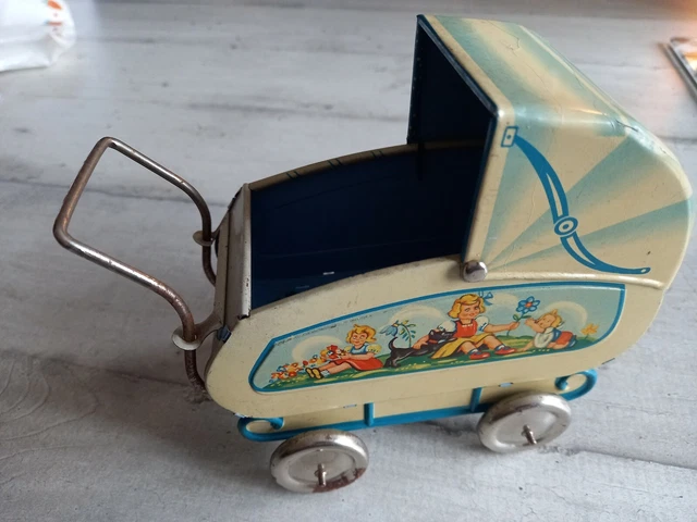 Ancien Landau de Poupée en Osier et Métal - Collection