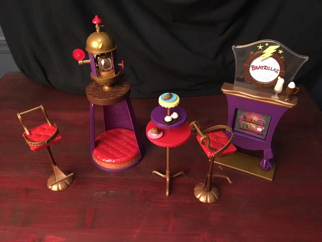 Bratzillaz Cafe Zap Playset - Magic Witch Doll Cafe With Lightning Sounds & Pet Accessories