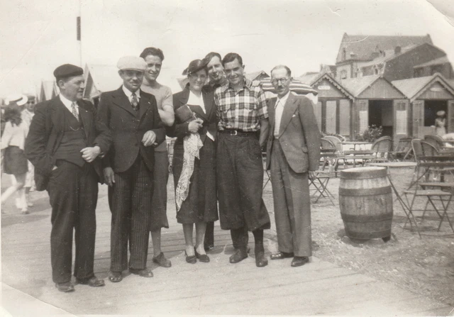 Antique 1932 Cayeux S / Mer Beach Family Portrait Photo