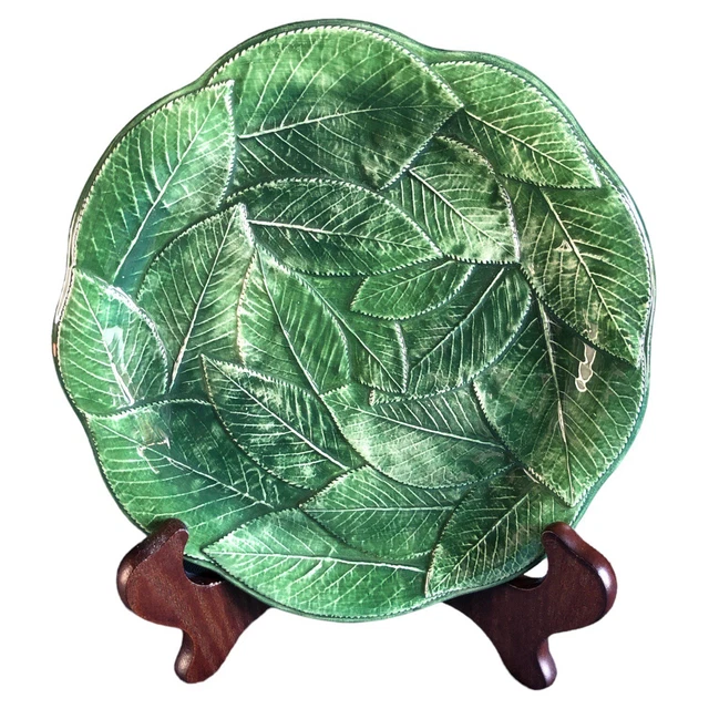 Italian Majolica 8 Inch Plate Green Leaf Ceramic Scalloped Edges Made In Italy