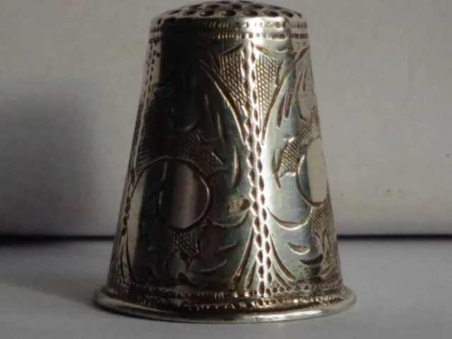 Lovely 925 Sterling Silver Continental Thimble with Inscribed Decoration