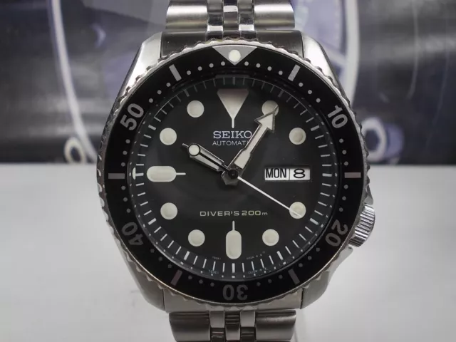 Seiko 200M Scuba Divers Skx007 Day/Date Mens Watch 7S26-0020 Black (Sn 060855)