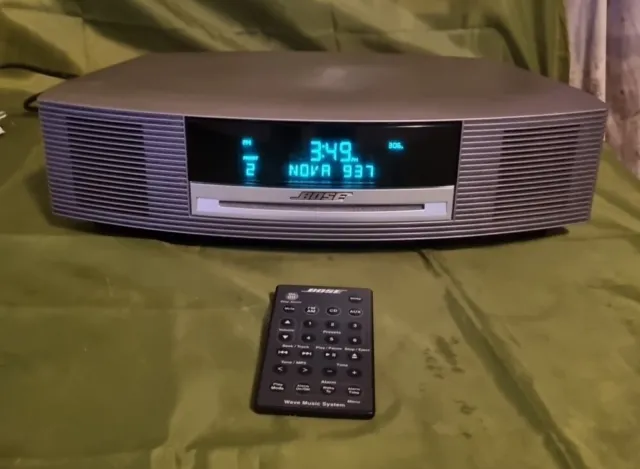 Bose Wave music system clock radio with CD player & remote In Very Good Working
