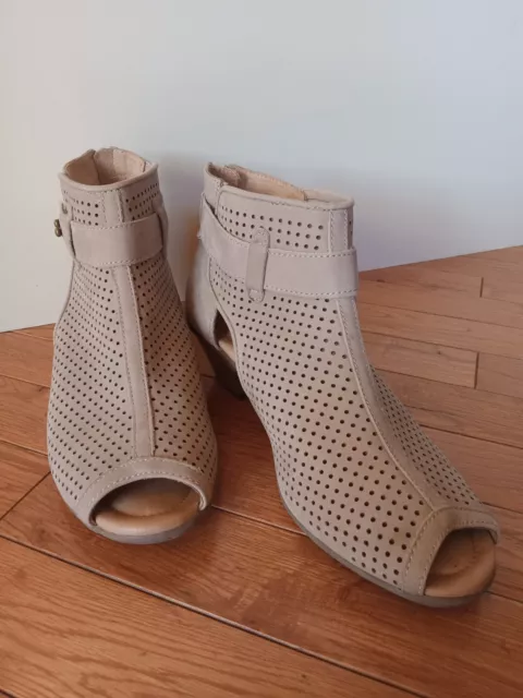 Earth Intrepid Nubuck Perforated Peep Toe Heel Bootie Sandal Taupe Women’s 9 M