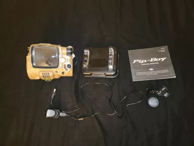 ThinkGeek Fallout 4 Pip-Boy 3000 Deluxe Edition Bluetooth WORKING Limited Rare