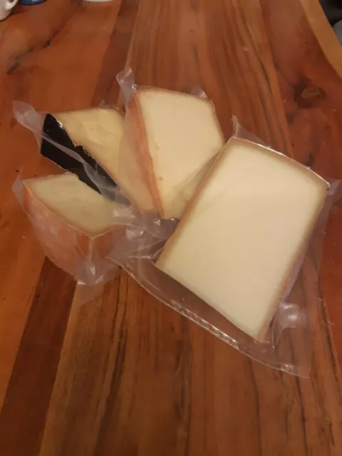 Kräftiger, Würziger Halb/ Hartkäse aus der Schweiz 2