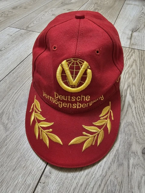 Casquette dédicacée par Michael Schumacher en vitrine avec certificat