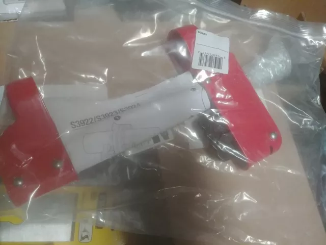 MASTER LOCK S3922 Blind Flange Lockout, 1/2 to 3 in Pipe Size