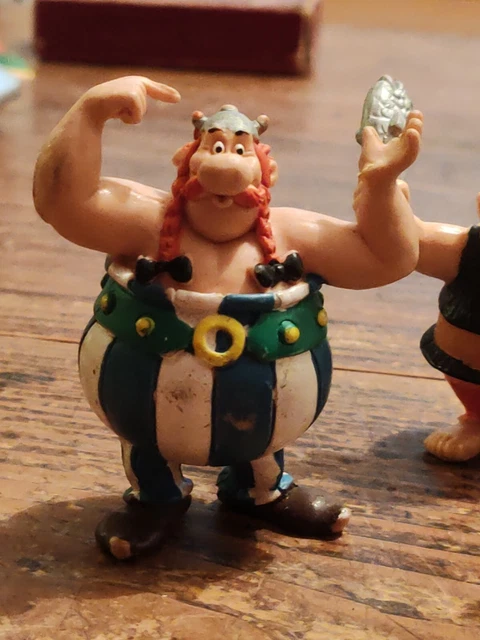 LOT 58/60 FIGURINE Asterix Obelix McDo Happy Meal Panoramix latraviata