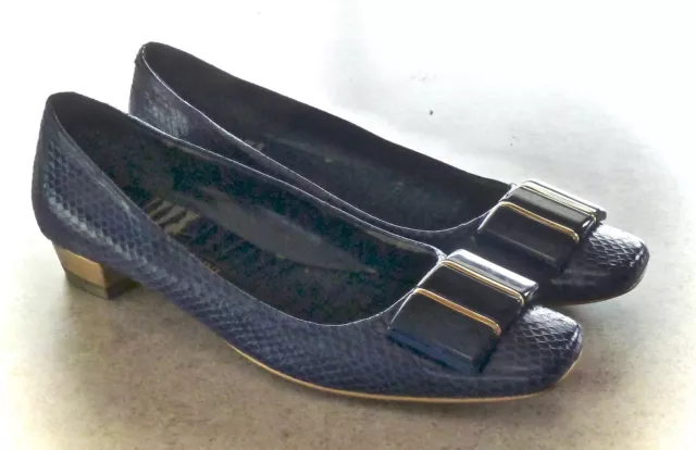 ENZO ANGIOLINI *ROKY* BLUE REPTILE LEATHER FLATS w/BOW ACCENT - LADIES 5.5M