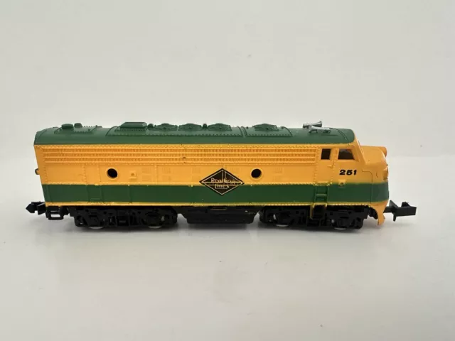 Bachmann N Scale Diesel Loco Reading Lines #251 Item 4651