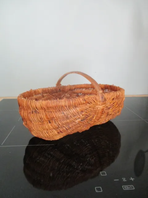 Ancien Petit Panier en osier pour poupée