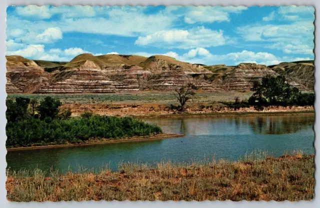 Dinosaur Valley Red Deer River Postcard Drumheller Alberta 1970s Badlands Cliffs