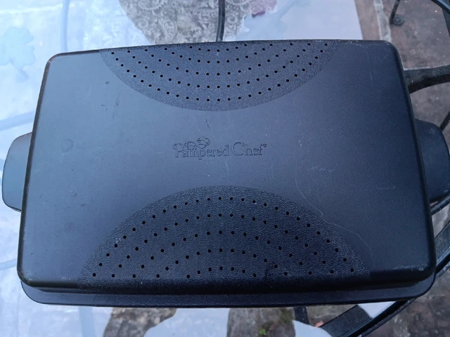 The Pampered Chef Black Shallow Rectangle Microwave Cooker Bacon Steamer #1146