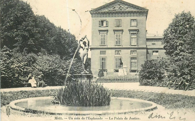 57 METZ - un coin de l'esplanade le palais de justice