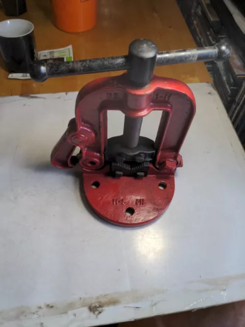Bench Pipe Vise #1-H