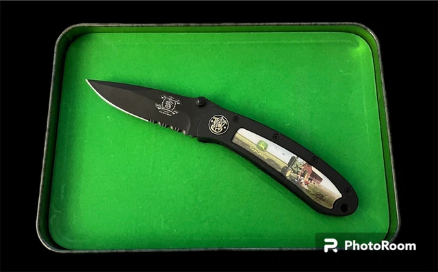 Smith & Wesson JOHN DEERE Limited Edition Pocket Knife in Collectible Tin VTG
