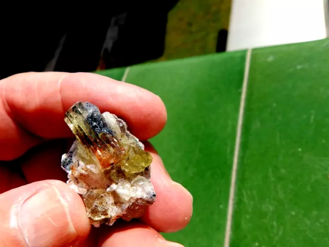Minerales " Fantastico Cristal(Gema) De Apatito De Marruecos En Matriz - 3C "