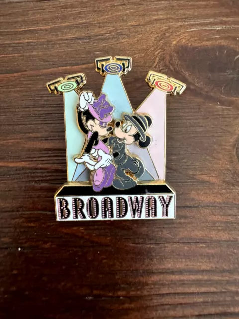 Disney Pin ~ World Of Disney NYC - Mickey & Minnie on Broadway (#61259)   (C3)