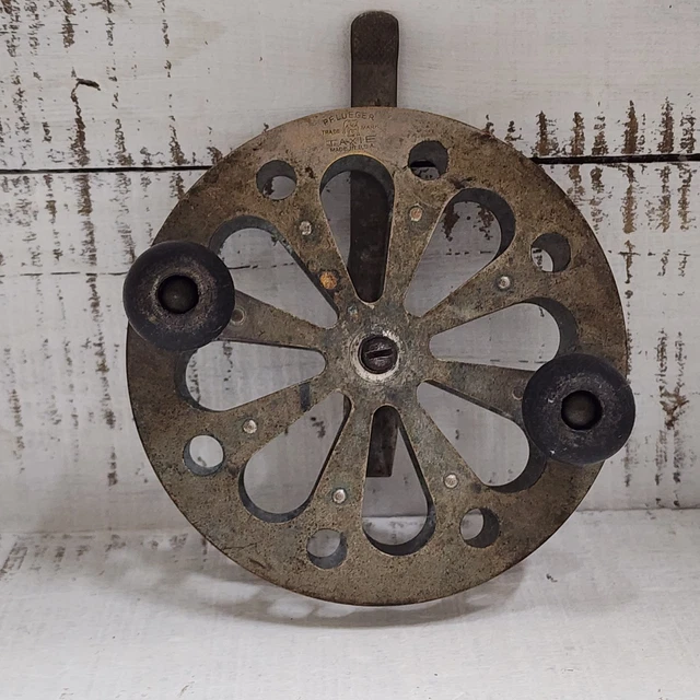 moulinet ancien PFLUEGER TAXIE • EUR 10,00 - FR