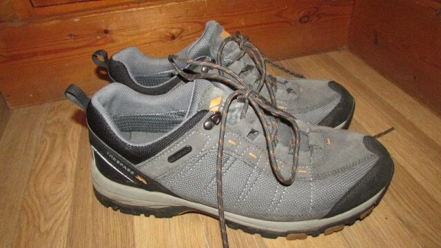 Trespass Scarp men`s walking shoes size 10, fab cond