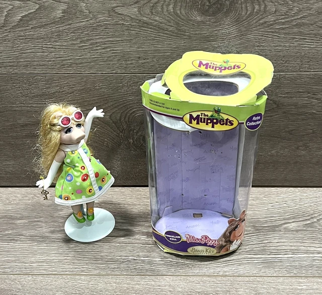 2006 Muppets Retro Collection: Miss Piggy 7" Porcelain Doll Brass Key Keepsakes 5